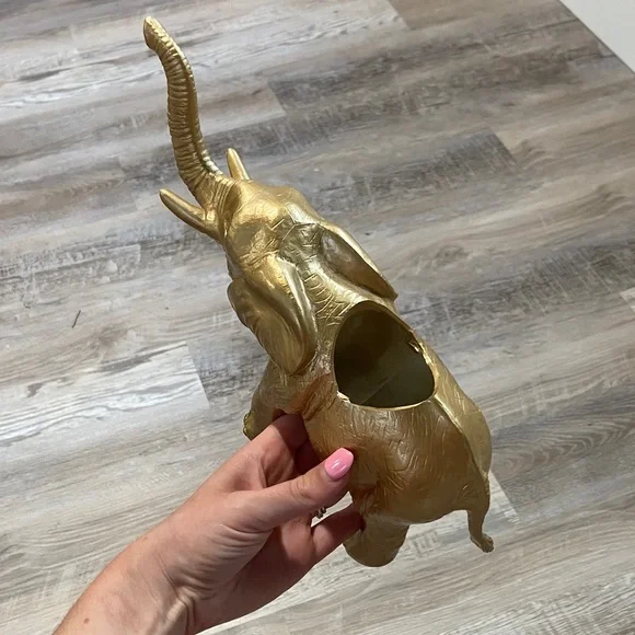 Chic Gold Elephant Decor - Picture 2 of 3